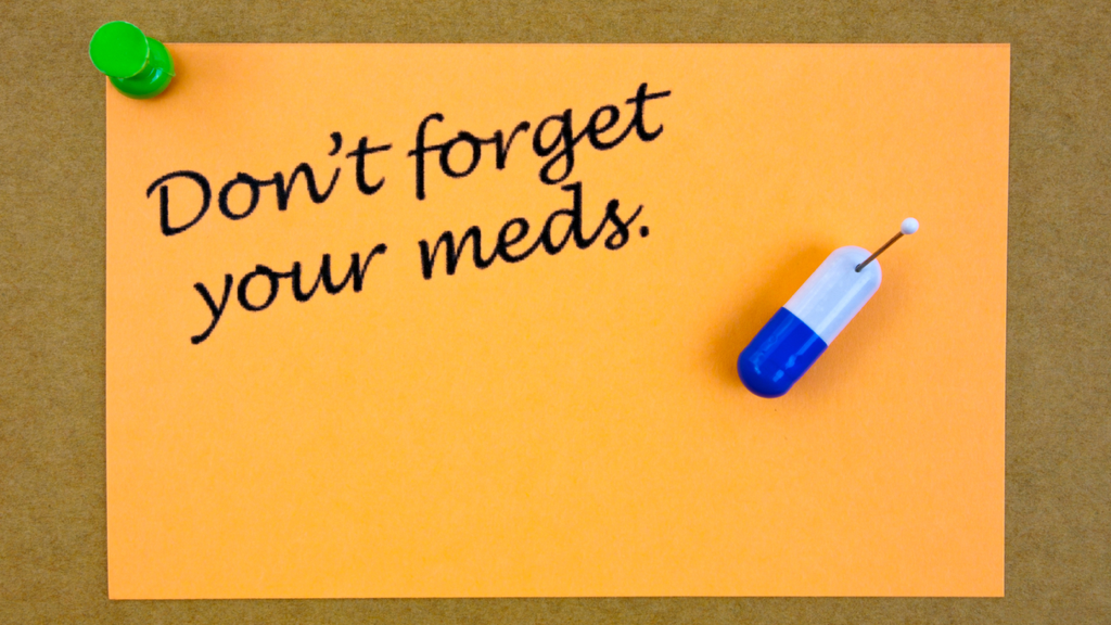 post it note saying "don't forget your meds"